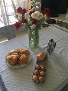 My purchases made today, les fleurs, les oeufs, les croissants and the all important French Press....and a little soap from Marseille